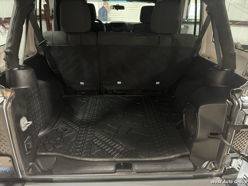 2012 Jeep Wrangler Unlimited Sahara - Photo 14
