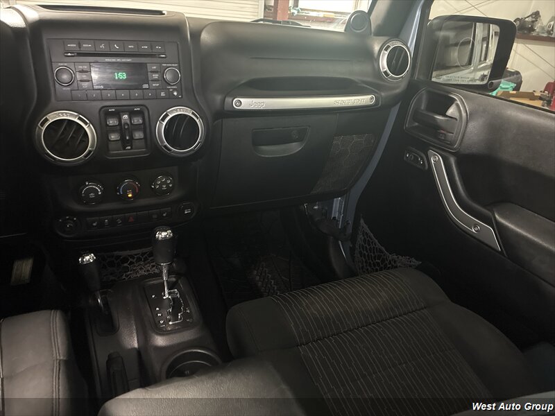 2012 Jeep Wrangler Unlimited Sahara - Photo 16