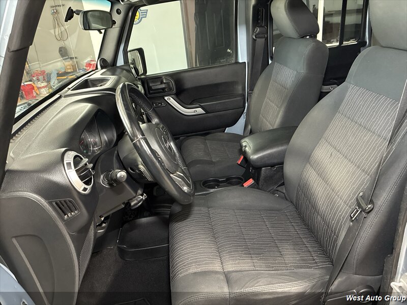 2012 Jeep Wrangler Unlimited Sahara - Photo 10
