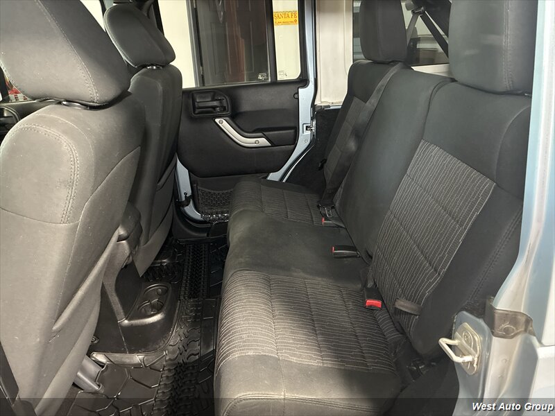 2012 Jeep Wrangler Unlimited Sahara - Photo 12