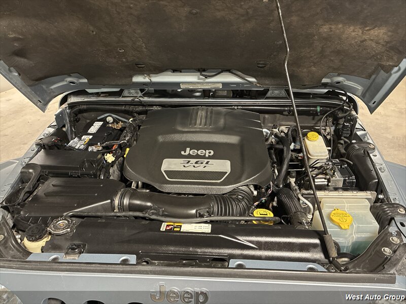 2012 Jeep Wrangler Unlimited Sahara - Photo 17