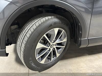 2018 Toyota RAV4 Hybrid XLE   - Photo 10 - Santa Fe, NM 87507