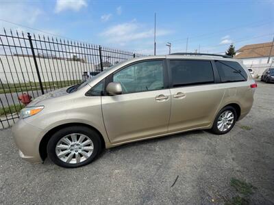 2013 Toyota Sienna LE   - Photo 3 - Detroit, MI 48212