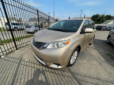 2013 Toyota Sienna LE   - Photo 1 - Detroit, MI 48212