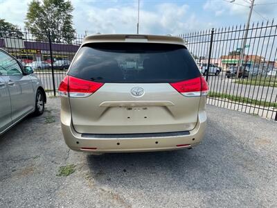 2013 Toyota Sienna LE   - Photo 5 - Detroit, MI 48212