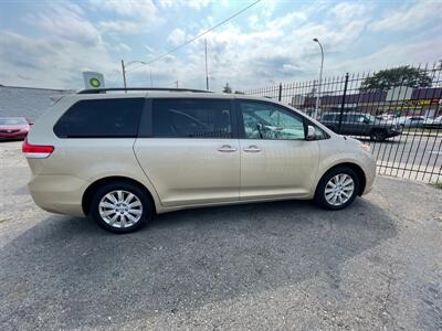 2013 Toyota Sienna LE   - Photo 4 - Detroit, MI 48212