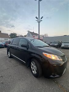 2017 Toyota Sienna LE   - Photo 6 - Detroit, MI 48212