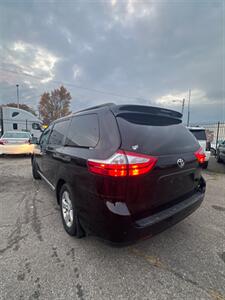 2017 Toyota Sienna LE   - Photo 3 - Detroit, MI 48212