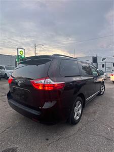 2017 Toyota Sienna LE   - Photo 5 - Detroit, MI 48212