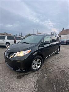 2017 Toyota Sienna LE   - Photo 2 - Detroit, MI 48212