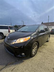 2015 Toyota Sienna XLE   - Photo 2 - Detroit, MI 48212