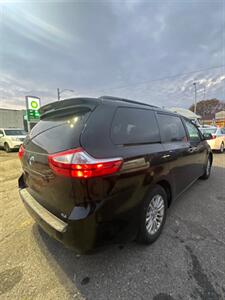 2015 Toyota Sienna XLE   - Photo 5 - Detroit, MI 48212