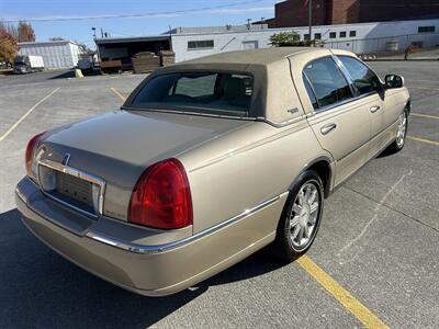 2006 Lincoln Town Car Signature Limited   - Photo 3 - Winchester, VA 22601