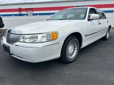2002 Lincoln Town Car Executive   - Photo 7 - Winchester, VA 22601
