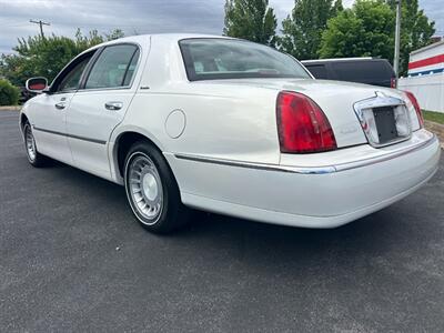 2002 Lincoln Town Car Executive   - Photo 5 - Winchester, VA 22601
