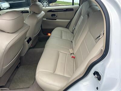 2002 Lincoln Town Car Executive   - Photo 10 - Winchester, VA 22601