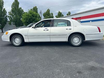 2002 Lincoln Town Car Executive   - Photo 6 - Winchester, VA 22601