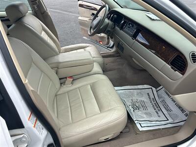 2002 Lincoln Town Car Executive   - Photo 12 - Winchester, VA 22601