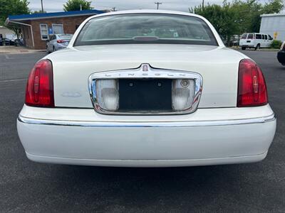 2002 Lincoln Town Car Executive   - Photo 4 - Winchester, VA 22601