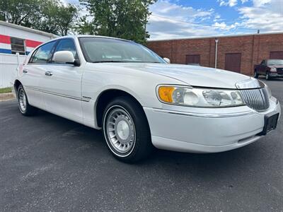 2002 Lincoln Town Car Executive   - Photo 1 - Winchester, VA 22601