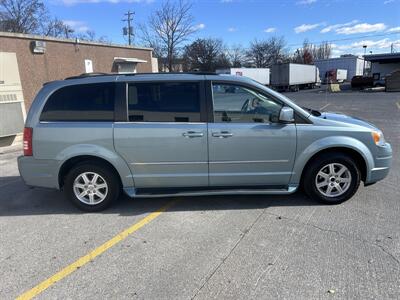 2009 Chrysler Town and Country Touring   - Photo 5 - Winchester, VA 22601