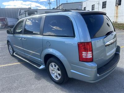 2009 Chrysler Town and Country Touring   - Photo 4 - Winchester, VA 22601