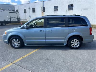 2009 Chrysler Town and Country Touring   - Photo 6 - Winchester, VA 22601