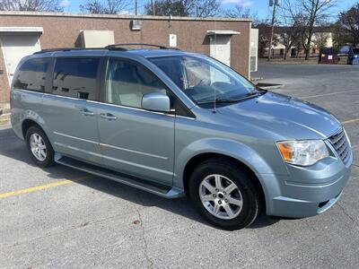 2009 Chrysler Town and Country Touring   - Photo 1 - Winchester, VA 22601