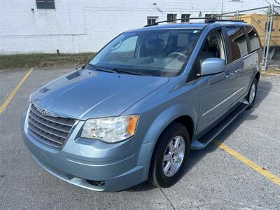 2009 Chrysler Town and Country Touring   - Photo 7 - Winchester, VA 22601