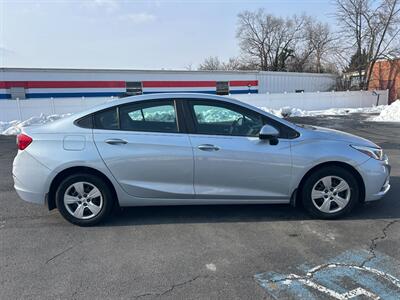 2018 Chevrolet Cruze LS Auto   - Photo 2 - Winchester, VA 22601