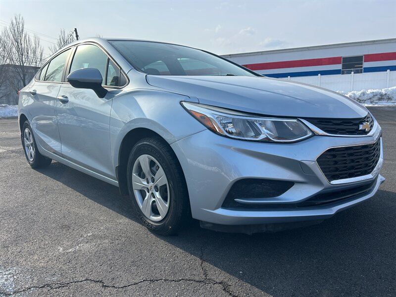2018 Chevrolet Cruze LS Auto   - Photo 1 - Winchester, VA 22601