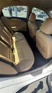 2015 Hyundai SONATA Hybrid   - Photo 3 - Placentia, CA 92870