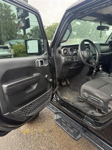2021 Jeep Gladiator Sport - Photo 7 - Elkhart, IN 46514