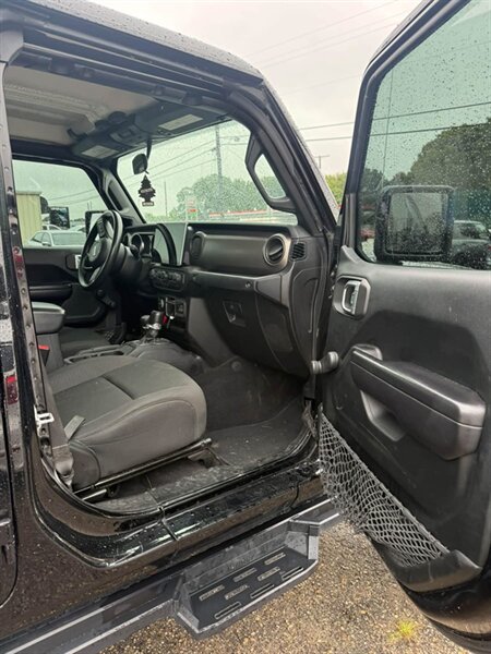 2021 Jeep Gladiator Sport - Photo 14 - Elkhart, IN 46514