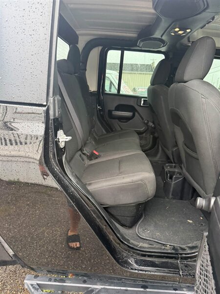 2021 Jeep Gladiator Sport - Photo 17 - Elkhart, IN 46514