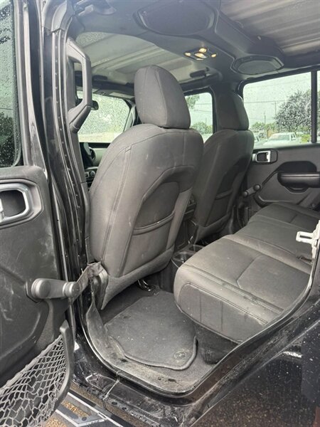 2021 Jeep Gladiator Sport - Photo 10 - Elkhart, IN 46514