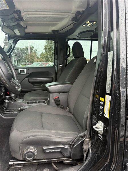 2021 Jeep Gladiator Sport - Photo 8 - Elkhart, IN 46514
