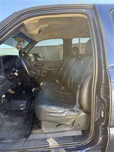 2002 Chevrolet Silverado 2500 LT 4dr Crew Cab LT   - Photo 12 - Elkhart, IN 46514