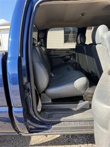 2002 Chevrolet Silverado 2500 LT 4dr Crew Cab LT   - Photo 18 - Elkhart, IN 46514