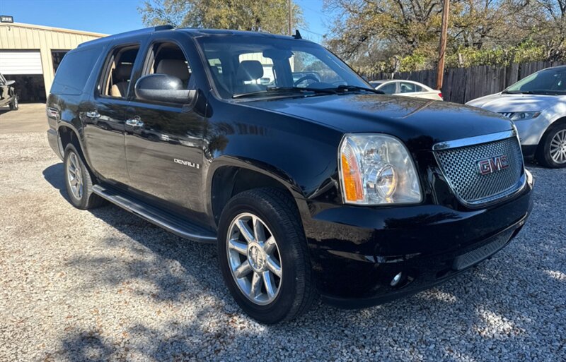 2007 GMC Yukon Denali - Photo 6 - Elkhart, IN 46514