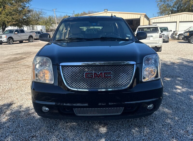 2007 GMC Yukon Denali - Photo 2 - Elkhart, IN 46514