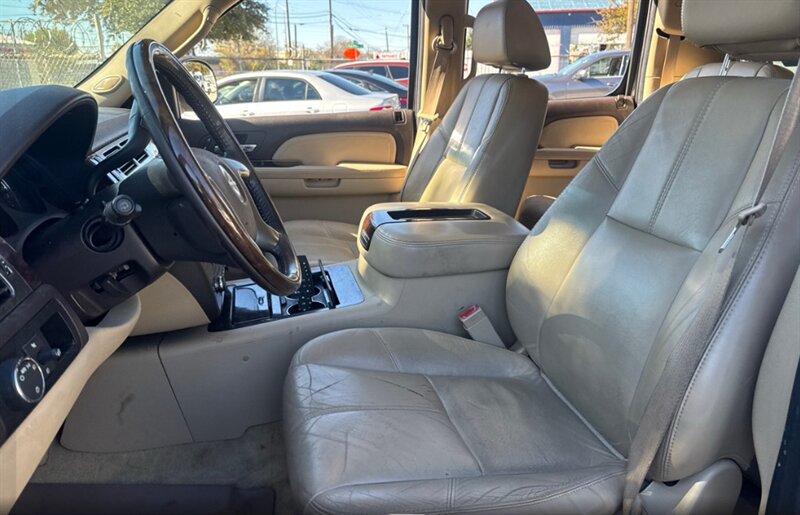 2007 GMC Yukon Denali - Photo 7 - Elkhart, IN 46514