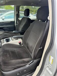 2012 Dodge Grand Caravan SXT   - Photo 8 - Elkhart, IN 46514