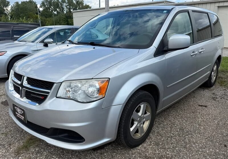 2012 Dodge Grand Caravan SXT - Photo 1 - Elkhart, IN 46514