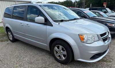 2012 Dodge Grand Caravan SXT   - Photo 2 - Elkhart, IN 46514