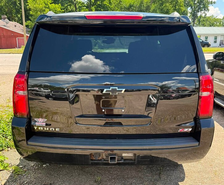 2017 Chevrolet Tahoe LT - Photo 6 - Elkhart, IN 46514