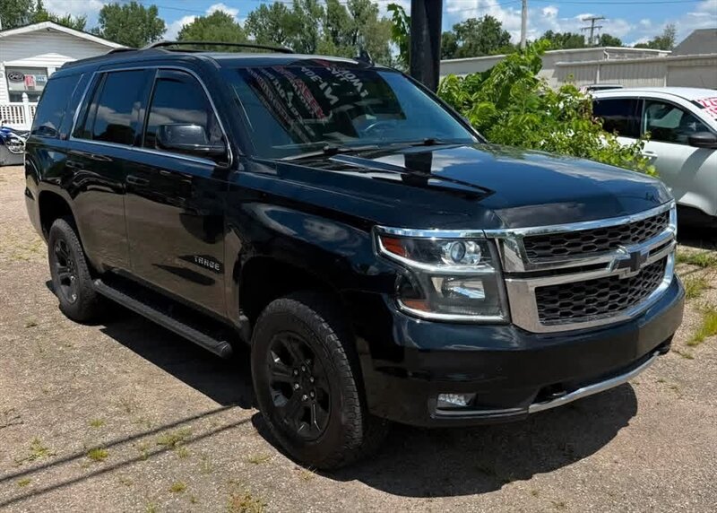 2017 Chevrolet Tahoe LT - Photo 2 - Elkhart, IN 46514