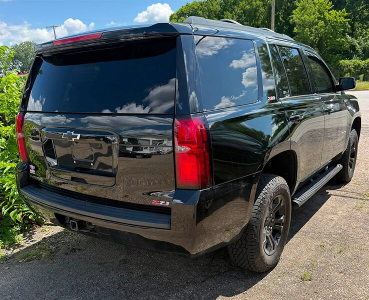 2017 Chevrolet Tahoe LT - Photo 5 - Elkhart, IN 46514