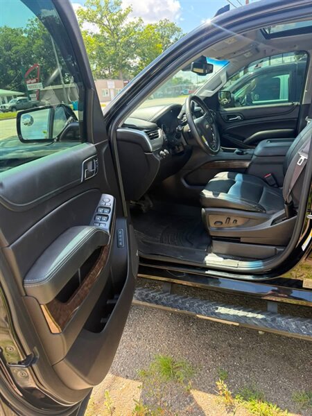 2017 Chevrolet Tahoe LT - Photo 7 - Elkhart, IN 46514