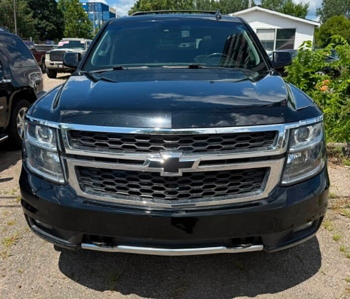 2017 Chevrolet Tahoe LT - Photo 3 - Elkhart, IN 46514
